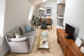 Modern 2 bed Charlotte Street apartment on 3rd floor